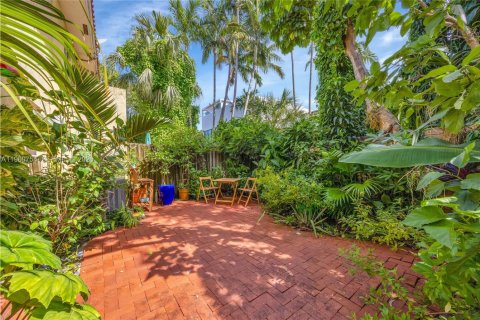 Townhouse in Miami, Florida 3 bedrooms, 170.57 sq.m. № 2024601 - photo 14