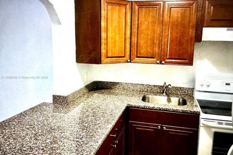 Кондоминиум с 1 спальней в Хайалиа, Флорида № 2012882