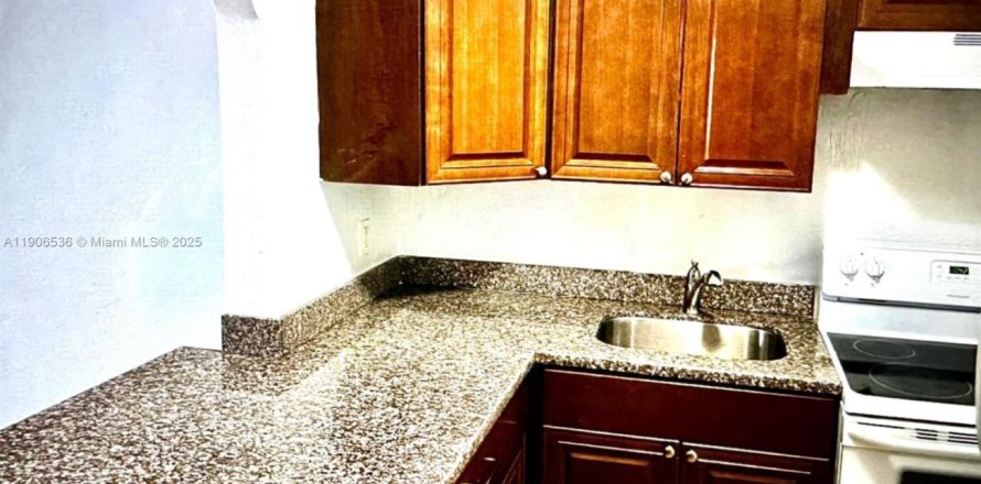 Кондоминиум с 1 спальней в Хайалиа, Флорида № 2012882