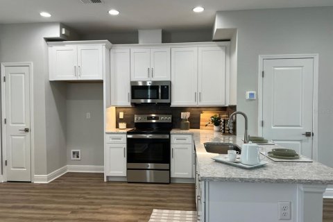 Townhouse in Seminole, Florida 3 bedrooms, 183.67 sq.m. № 1876249 - photo 7