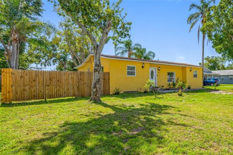 Casa en venta en Clearwater, Florida, 2 dormitorios, 108.7 m2 № 1784833 - foto 1