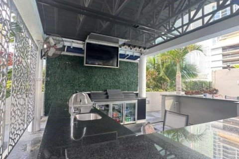 Condo in Miami, Florida, 1 bedroom  № 2041985 - photo 22