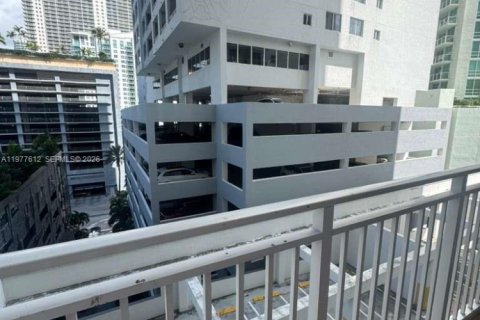 Condo in Miami, Florida, 1 bedroom  № 2041985 - photo 13