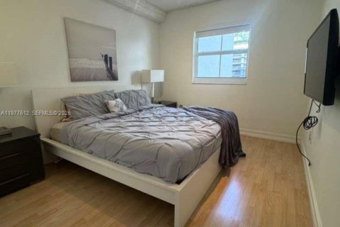 Condo in Miami, Florida, 1 bedroom  № 2041985 - photo 8