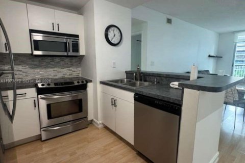 Condo in Miami, Florida, 1 bedroom  № 2041985 - photo 7