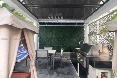 Condo in Miami, Florida, 1 bedroom  № 2041985 - photo 23