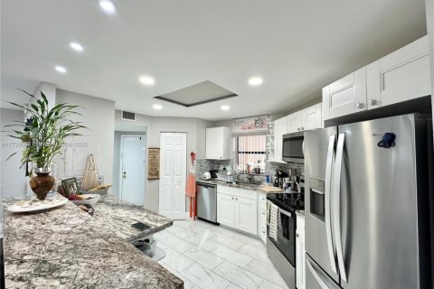 Copropriété à vendre à Plantation, Floride: 2 chambres, 104.05 m2 № 2088683 - photo 8