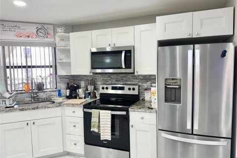 Copropriété à vendre à Plantation, Floride: 2 chambres, 104.05 m2 № 2088683 - photo 11