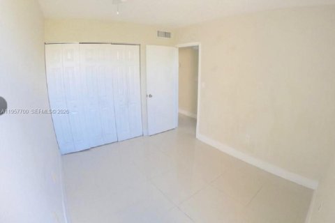 Condominio en venta en South Miami, Florida, 2 dormitorios, 70.61 m2 № 2011526 - foto 4