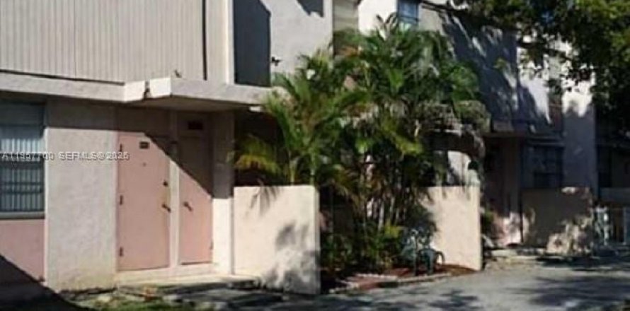 Condominio en South Miami, Florida, 2 dormitorios  № 2011526