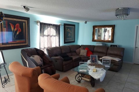 Villa ou maison à vendre à Kissimmee, Floride: 6 chambres, 361.95 m2 № 1591914 - photo 4