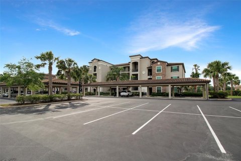 Condo in Bradenton, Florida, 2 bedrooms in LAKEWOOD NATIONAL  № 1782981 - photo 3