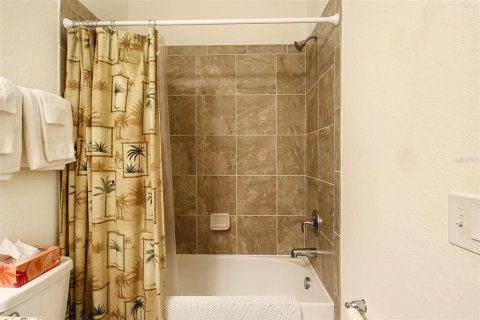 Condo in Bradenton, Florida, 2 bedrooms in LAKEWOOD NATIONAL  № 1782981 - photo 19
