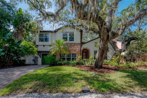 House in Tampa, Florida 5 bedrooms, 281.96 sq.m. № 2151525