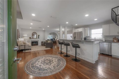 Casa en venta en Tampa, Florida, 5 dormitorios, 281.96 m2 № 2151525 - foto 5