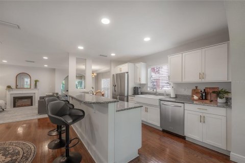 Casa en venta en Tampa, Florida, 5 dormitorios, 281.96 m2 № 2151525 - foto 12