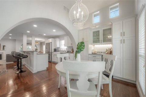 Casa en venta en Tampa, Florida, 5 dormitorios, 281.96 m2 № 2151525 - foto 10