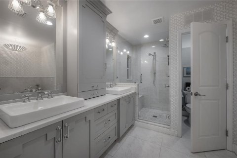 Casa en venta en Tampa, Florida, 5 dormitorios, 281.96 m2 № 2151525 - foto 24