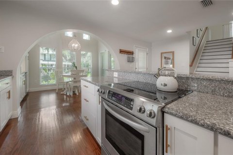 Casa en venta en Tampa, Florida, 5 dormitorios, 281.96 m2 № 2151525 - foto 15