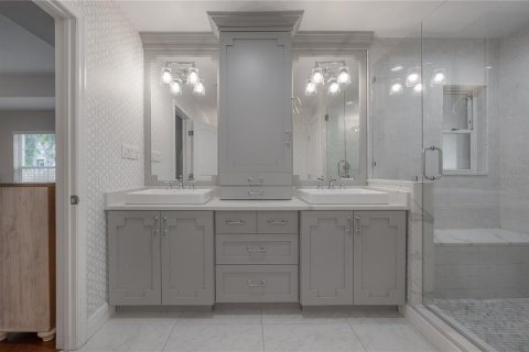 Casa en venta en Tampa, Florida, 5 dormitorios, 281.96 m2 № 2151525 - foto 26