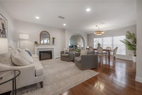 Casa en venta en Tampa, Florida, 5 dormitorios, 281.96 m2 № 2151525 - foto 8