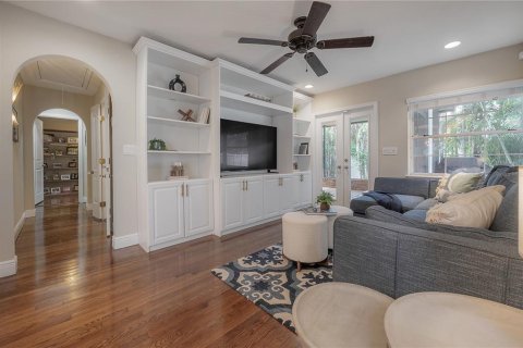 Casa en venta en Tampa, Florida, 5 dormitorios, 281.96 m2 № 2151525 - foto 19