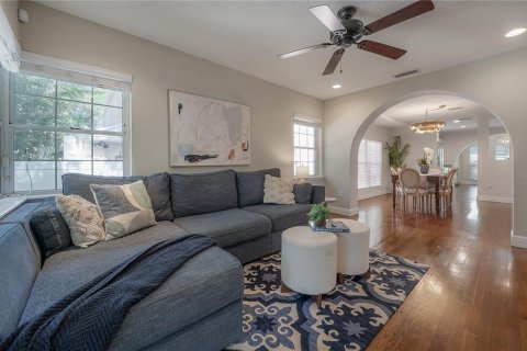 Casa en venta en Tampa, Florida, 5 dormitorios, 281.96 m2 № 2151525 - foto 18