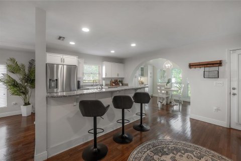 Casa en venta en Tampa, Florida, 5 dormitorios, 281.96 m2 № 2151525 - foto 13
