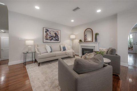 Casa en venta en Tampa, Florida, 5 dormitorios, 281.96 m2 № 2151525 - foto 7