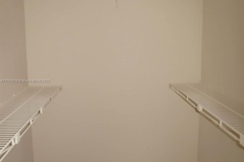 Купить кондоминиум в Тамарак, Флорида 2 спальни, 76.83м2, № 1985653 - фото 4