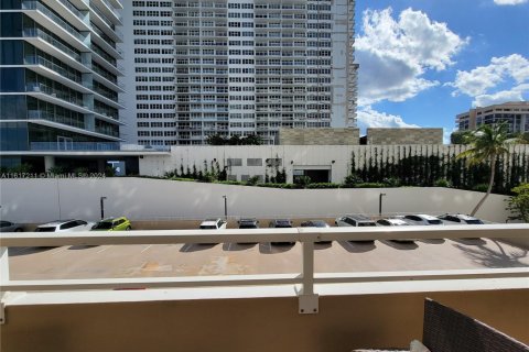 Condo in Hallandale Beach, Florida, 1 bedroom  № 2035368 - photo 14