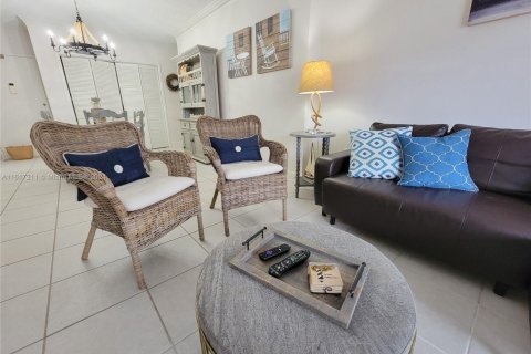 Condo in Hallandale Beach, Florida, 1 bedroom  № 2035368