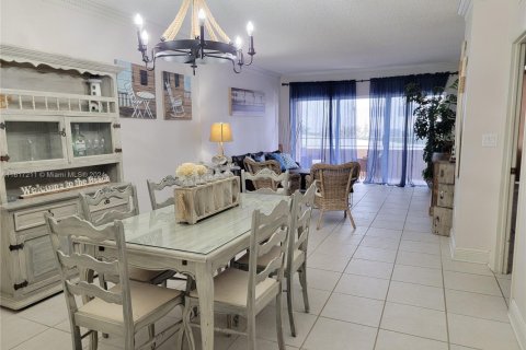 Condo in Hallandale Beach, Florida, 1 bedroom  № 2035368 - photo 21