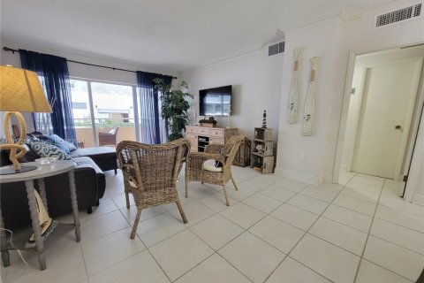 Condo in Hallandale Beach, Florida, 1 bedroom  № 2035368 - photo 7