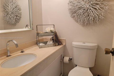 Condo in Hallandale Beach, Florida, 1 bedroom  № 2035368 - photo 25