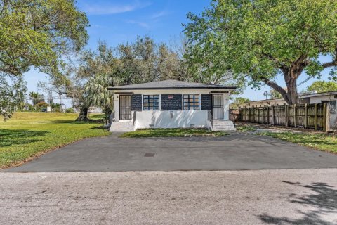 Terreno en venta en Miami, Florida № 1175126 - foto 1