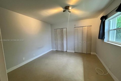 Condo in Hollywood, Florida, 1 bedroom  № 2056119 - photo 3