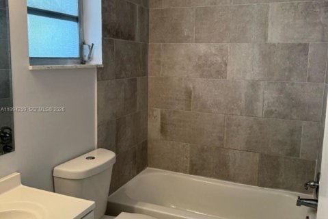 Condo in Hollywood, Florida, 1 bedroom  № 2056119 - photo 8