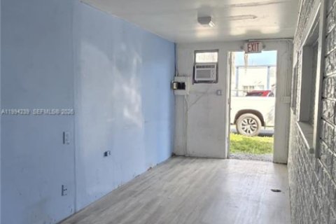 Condo in Hollywood, Florida, 1 bedroom  № 2056119 - photo 11