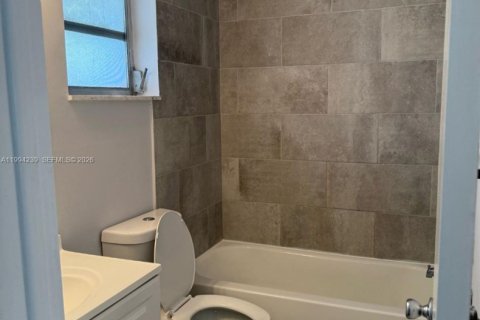 Condo in Hollywood, Florida, 1 bedroom  № 2056119 - photo 7