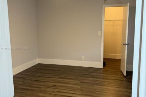 Condo in Hollywood, Florida, 1 bedroom  № 2056119 - photo 4