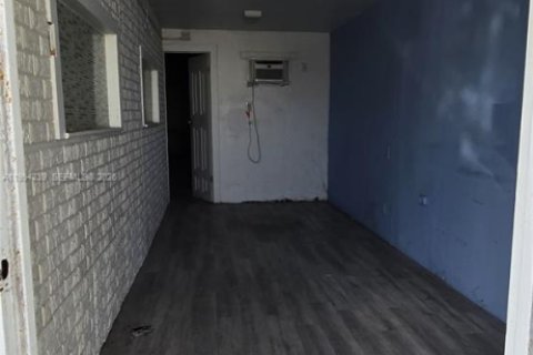 Condo in Hollywood, Florida, 1 bedroom  № 2056119 - photo 15