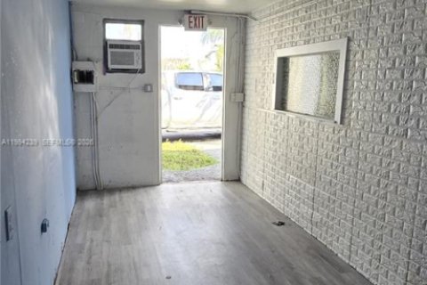 Condo in Hollywood, Florida, 1 bedroom  № 2056119 - photo 13