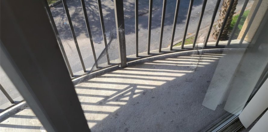Condominio en West Palm Beach, Florida, 2 dormitorios № 1073554