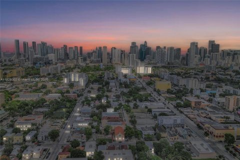 Commercial property in Miami, Florida № 1857480 - photo 2