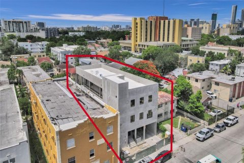 Commercial property in Miami, Florida № 1857480 - photo 12
