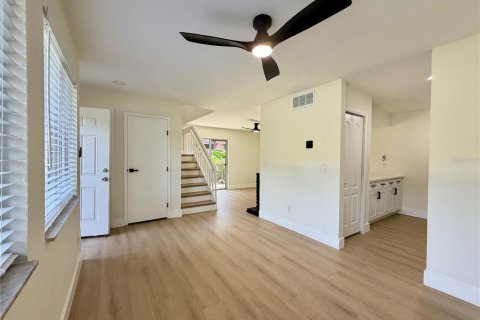 Condo in Orlando, Florida, 2 bedrooms  № 2095090 - photo 4