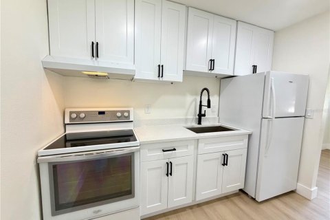 Condo in Orlando, Florida, 2 bedrooms  № 2095090 - photo 9