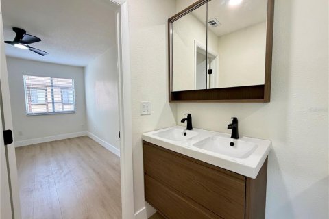 Condo in Orlando, Florida, 2 bedrooms  № 2095090 - photo 26