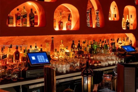 Propiedad comercial en venta en Miami, Florida № 1988882 - foto 13